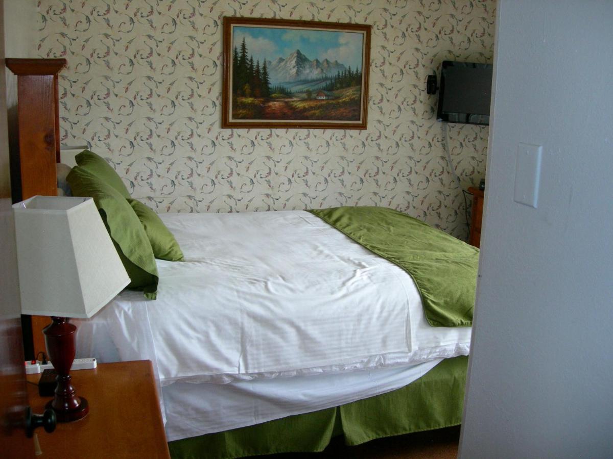 Walker River Lodge Bridgeport Room photo