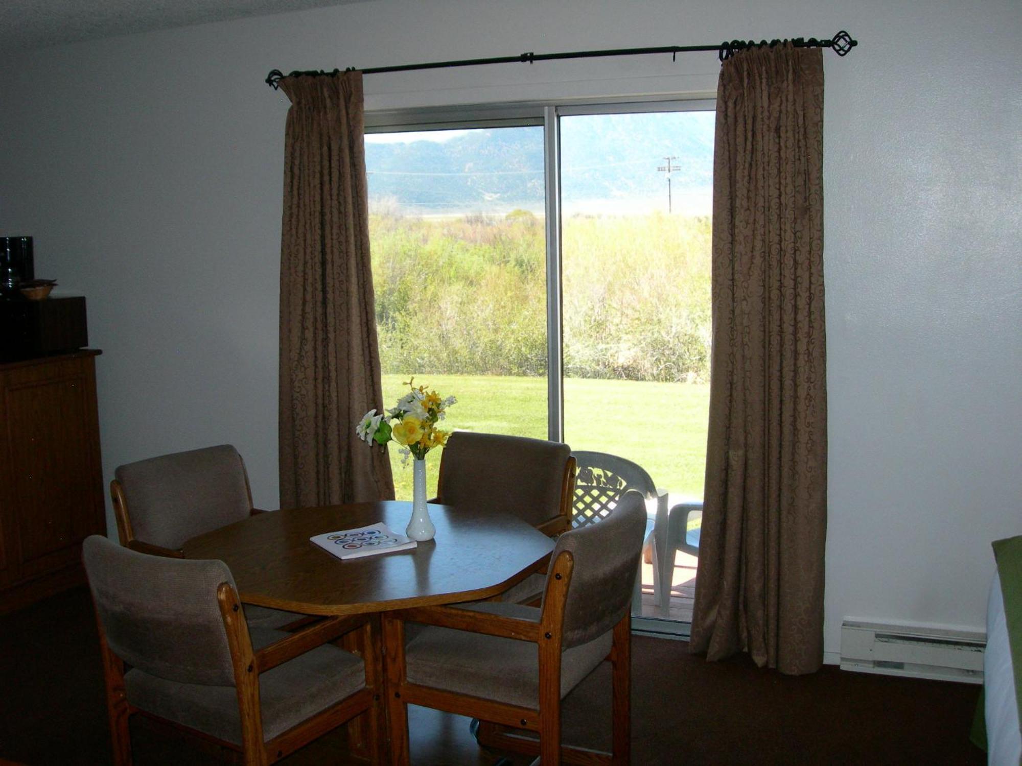 Walker River Lodge Bridgeport Room photo