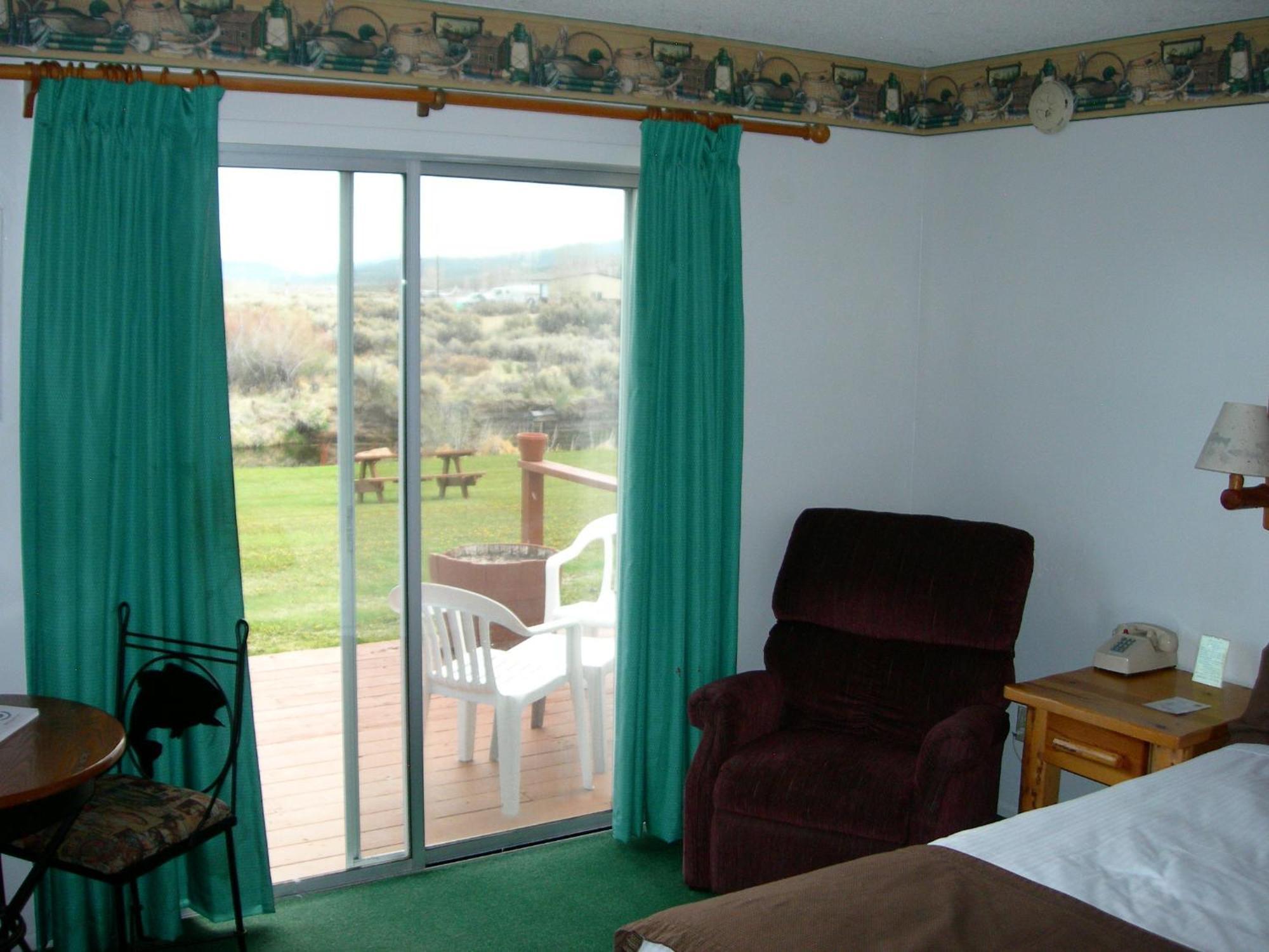 Walker River Lodge Bridgeport Room photo