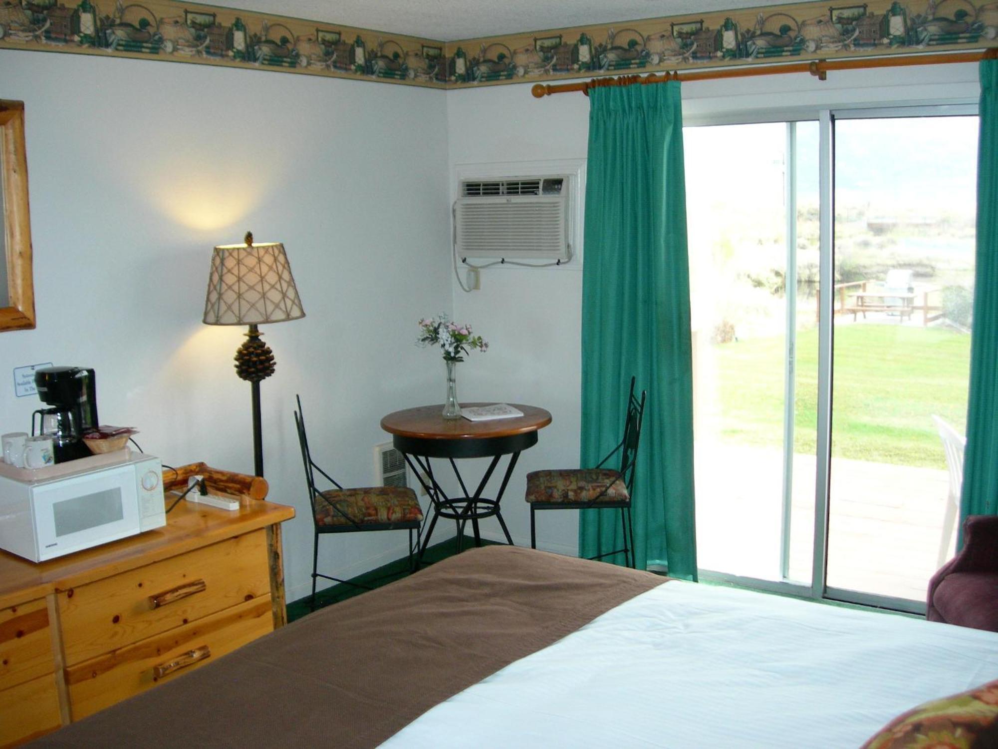 Walker River Lodge Bridgeport Room photo