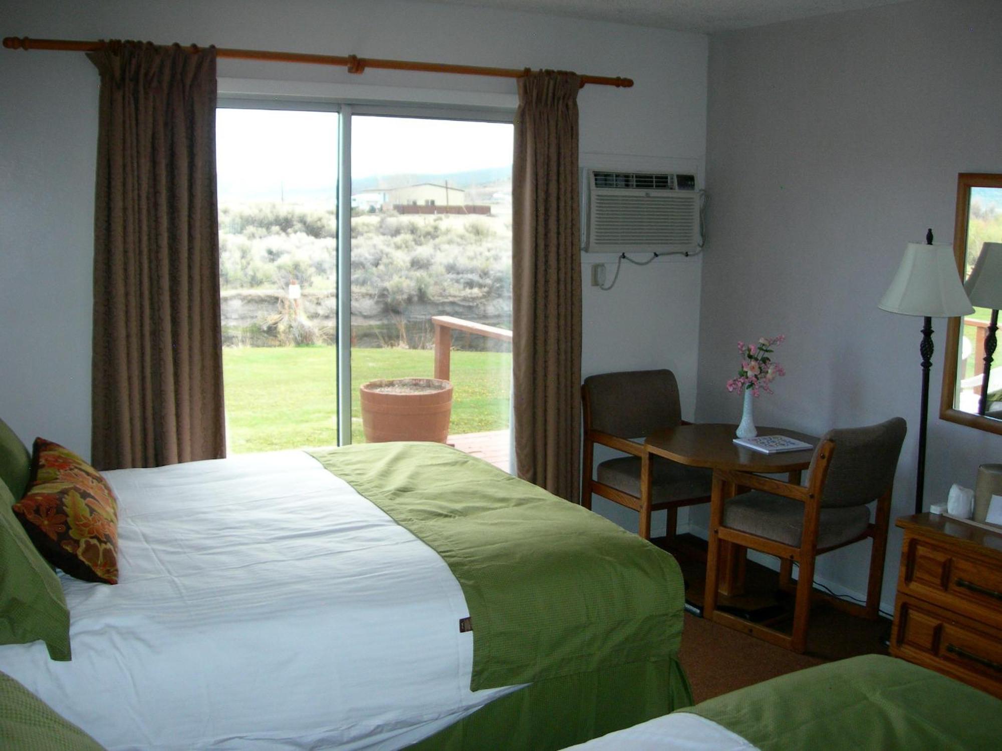 Walker River Lodge Bridgeport Room photo